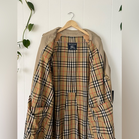 Burberry Jackets & Coats Burberry Vintage Classic Haymarket House